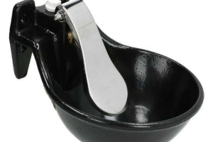 Poidło żeliwne z językiem z blachy nierdzewnej dla bydła