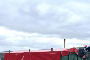 Plndeka na przyczepę roniczą