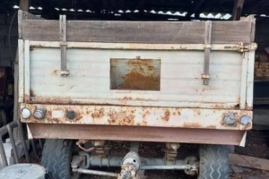 Rozrzutnik dwuosiowy, pług, kultywator, siewka, dwukółka, sortownik, parnik, siewnik, młynek